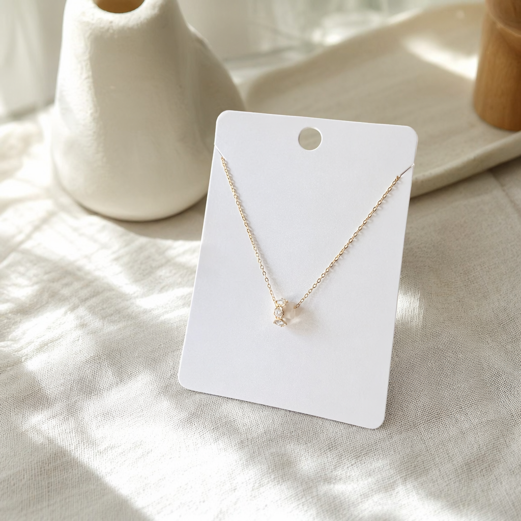 The golden necklace is fashionable, simple and versatile. The collarbone chain is a long and elegant style for women details Picture
