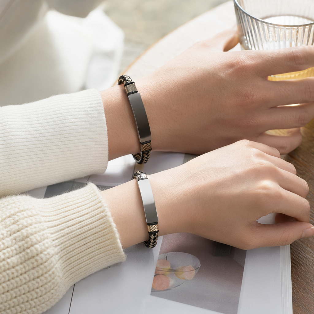 The black and gold woven bracelet is fashionable, versatile and light luxury, suitable for both men and women details Picture
