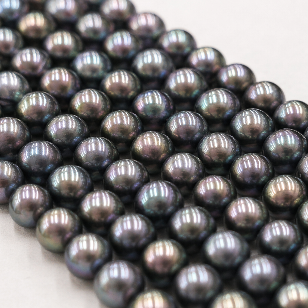 A deep purple natural pearl necklace with beads is an elegant accessory for women Application Scenario