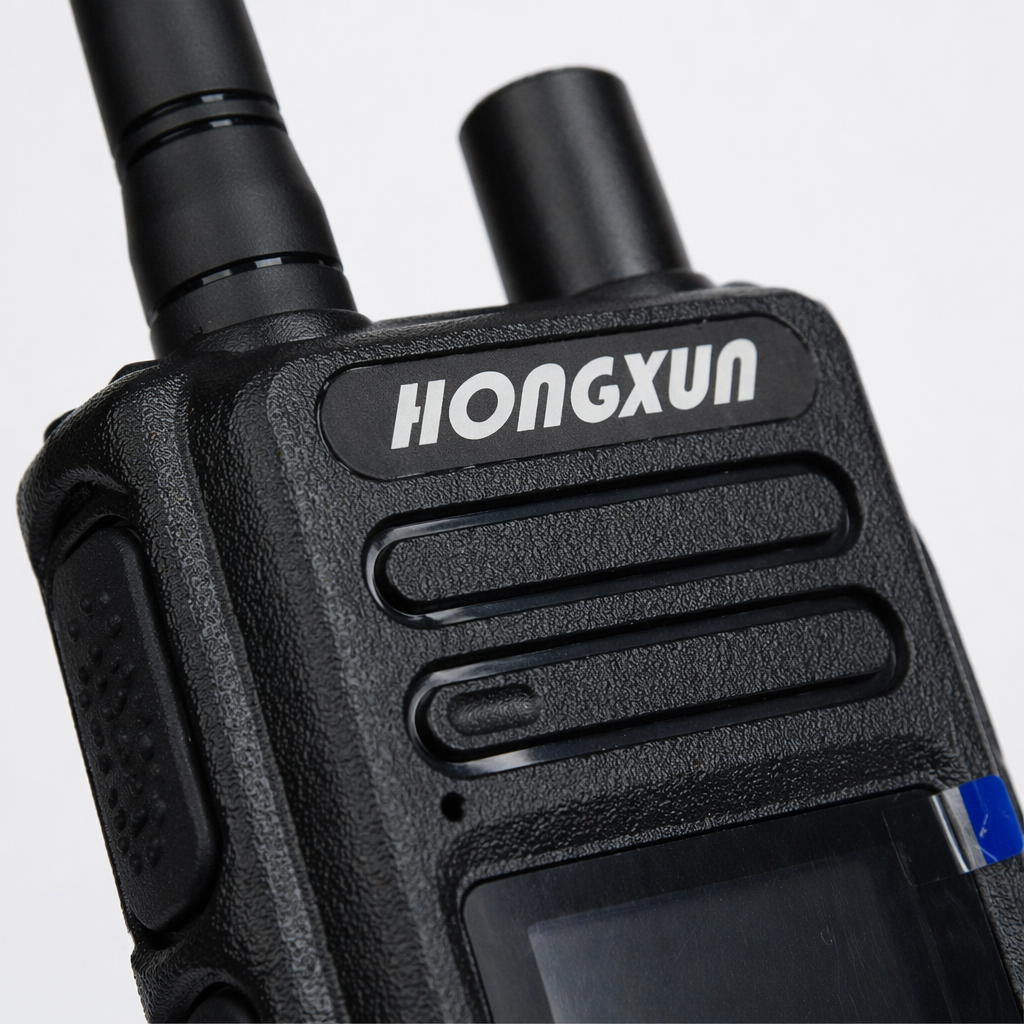 Hongxun HX-R8 black walkie-talkie with 2 watts of high power and a communication range of 5 kilometers is specially designed for outdoor construction site inspection Application Scenario