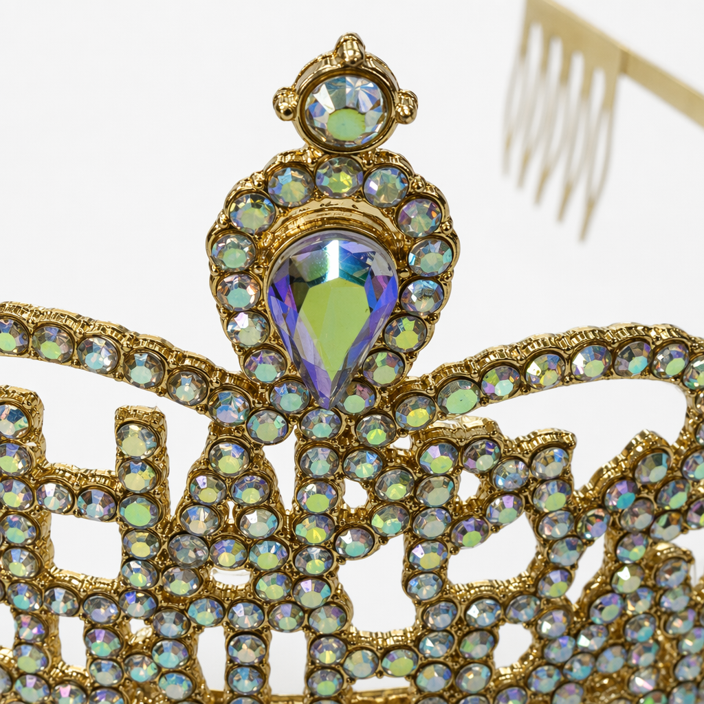 Golden diamond-encrusted "HAPPY BIRTHDAY" crown headwear for birthday party decoration Application Scenario