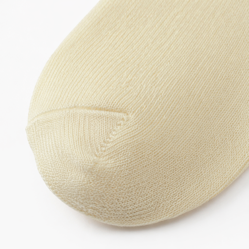 Off-white pure cotton mid-calf socks for both men and women, comfortable and breathable basic style Application Scenario
