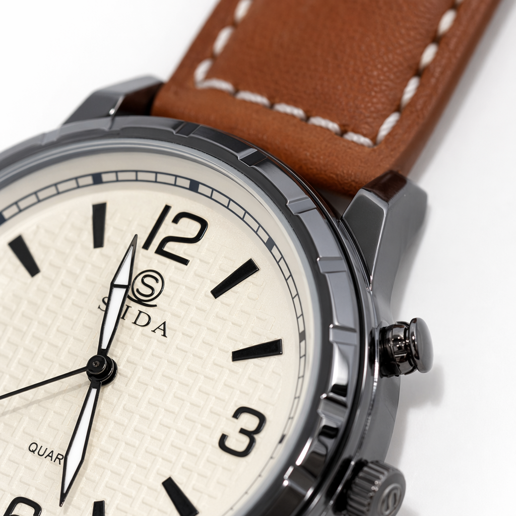 A simple business quartz watch for men with a brown leather strap and a leather strap that is waterproof and luminous Application Scenario