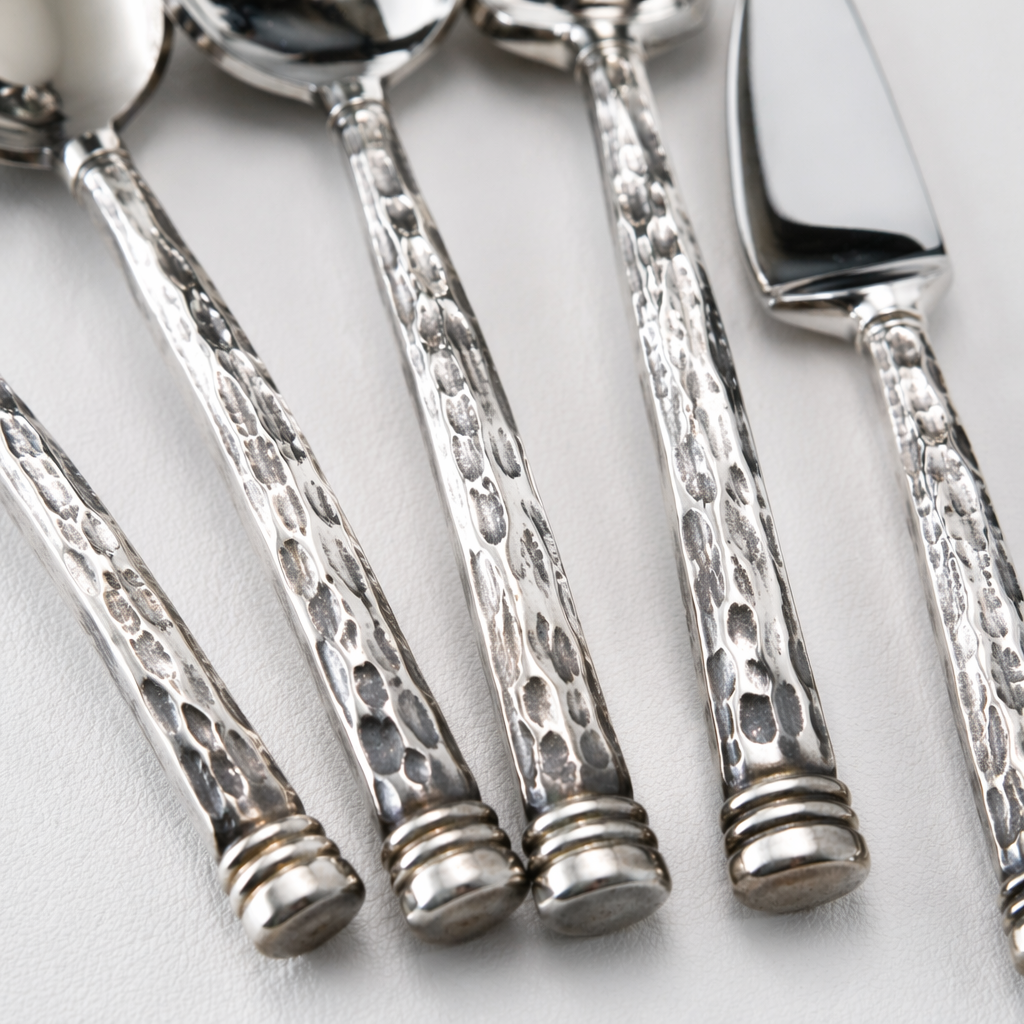 Silver kitchenware set, a complete set of stainless steel kitchenware including spatulas, spoons and strainers Application Scenario