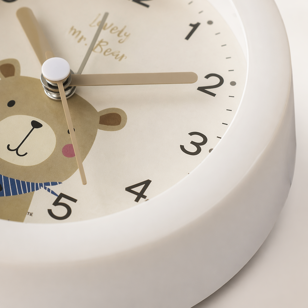 White circular cartoon bear pattern alarm clock, silent bedroom bedside clock Application Scenario