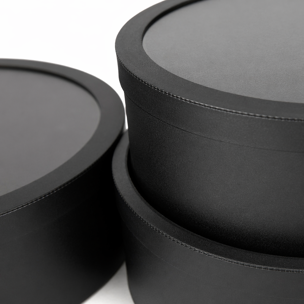 The black round gift box is exquisitely packaged and an excellent gift. It is a versatile, simple and elegant product Application Scenario