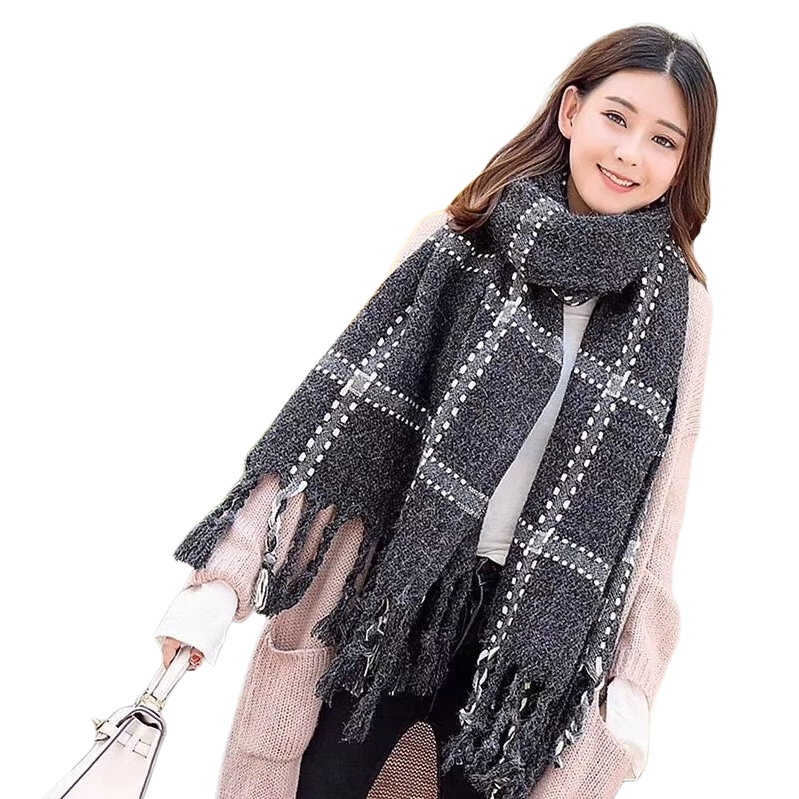 The grey checkered tassel scarf is warm in autumn and winter. It is a pure cotton knitted scarf that is versatile and fashionable for women Item Picture