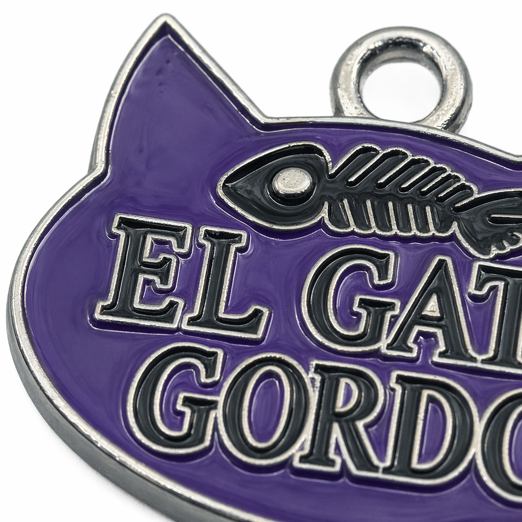 彩色猫形金属吊牌六色套装蓝黑紫绿红粉EL GATO GORDO鱼骨纹银边挂环 Application Scenario