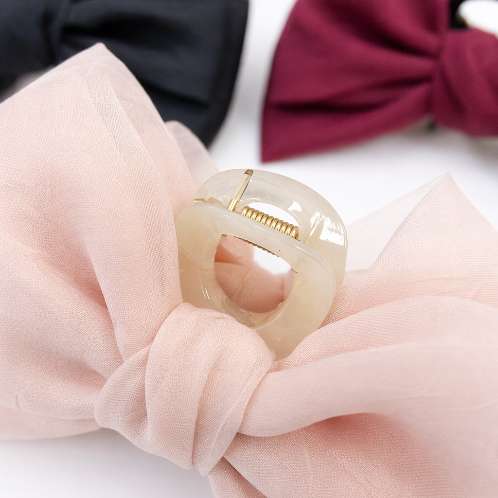 Colorful bow hair clips, cute headwear for girls, sweet, simple and versatile accessories Application Scenario