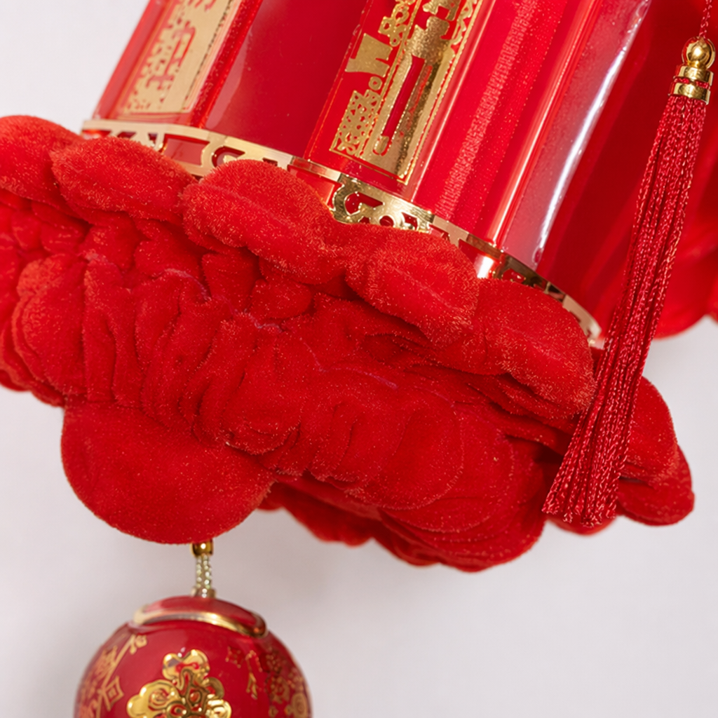 Red lanterns are hung on the withered branches, and the background of ink-wash landscape paintings looks like a red seal of craftsmanship Application Scenario