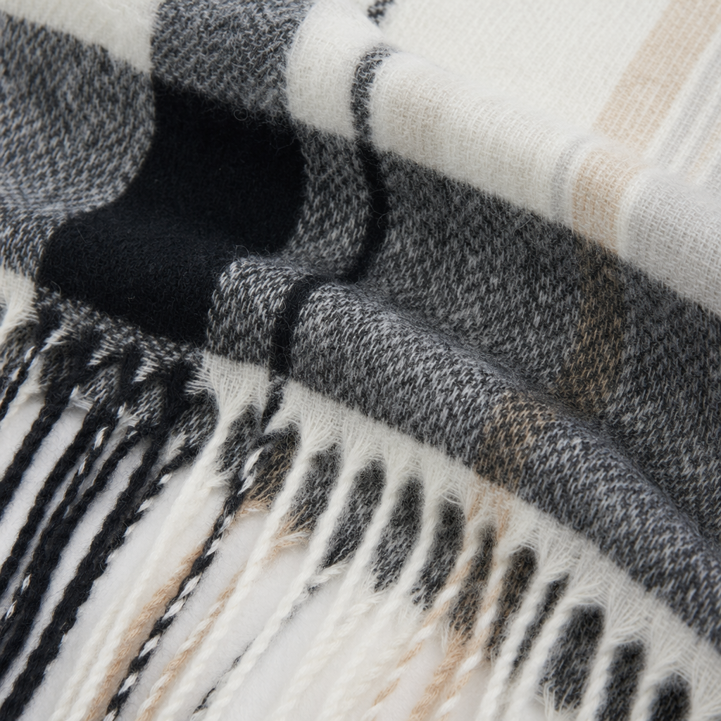 Black and white checkered scarf made of pure cotton for warmth, fashionable and versatile for autumn and winter, suitable for both men and women Application Scenario