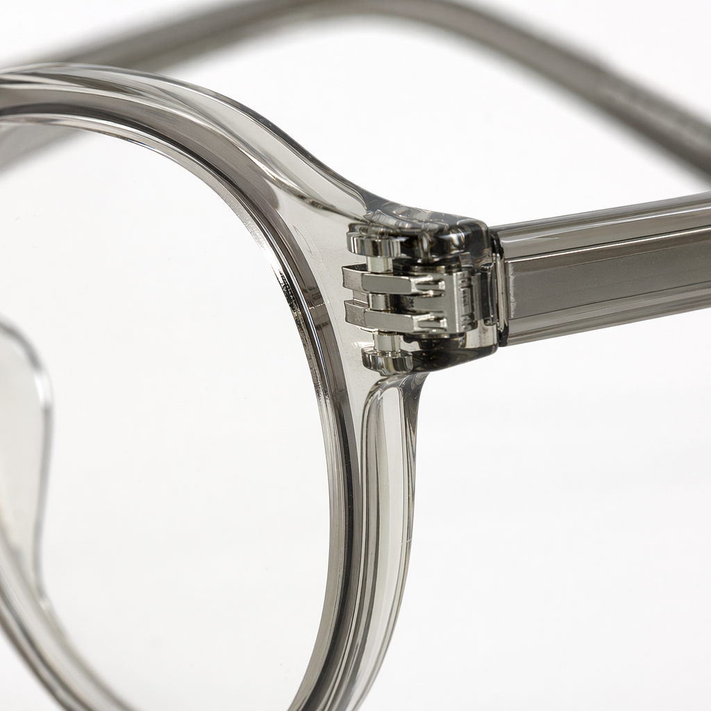 The black transparent two-tone frame glasses are fashionable, light and comfortable to wear Application Scenario
