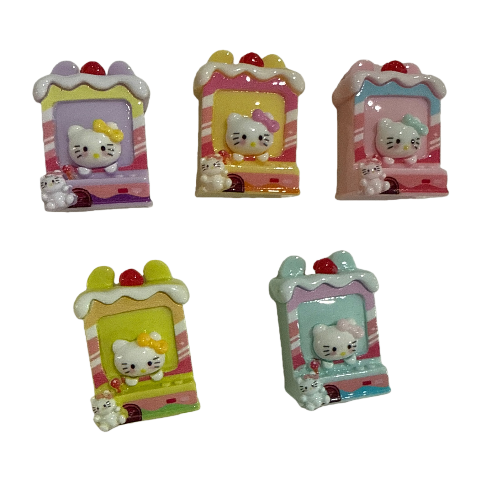 彩色蛋糕造型Hello Kitty摆件白底实物图