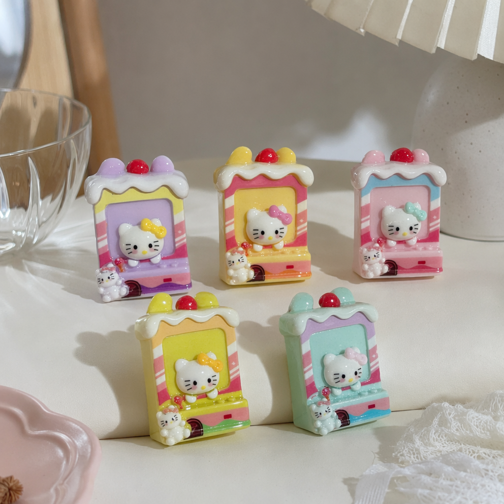 彩色蛋糕造型Hello Kitty摆件产品图