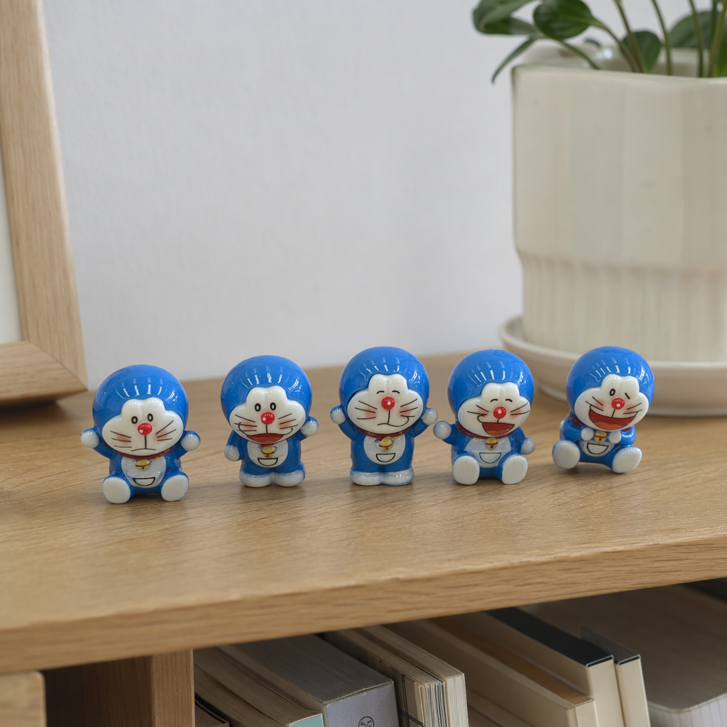 Five officially authorized blue Doraemon plush toys as cute children's throw pillows details Picture