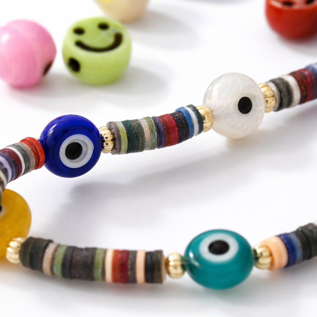 Colorful beaded mobile phone lanyard, a personalized and fashionable anti-loss pendant with adjustable length Application Scenario