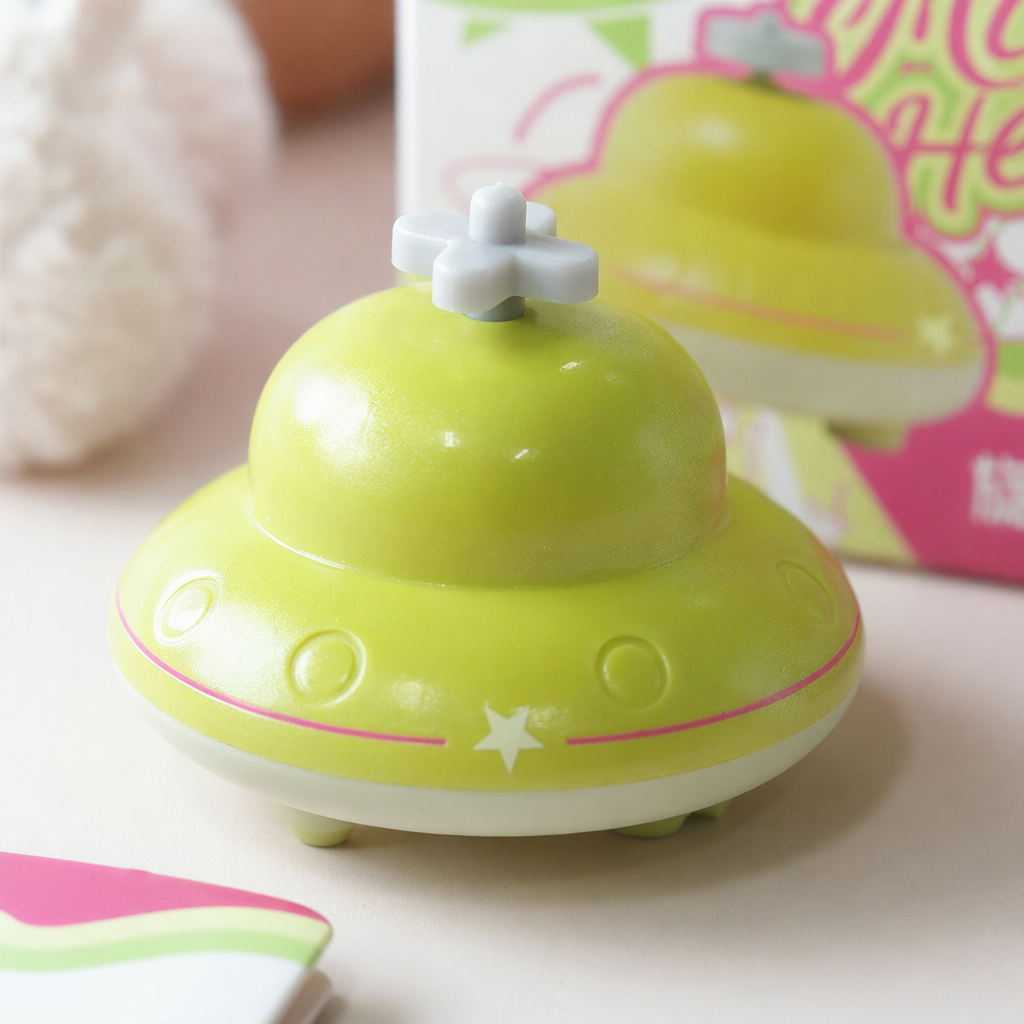 Butterfly Spaceship Cat toy, pet supplies for cats and dogs Application Scenario