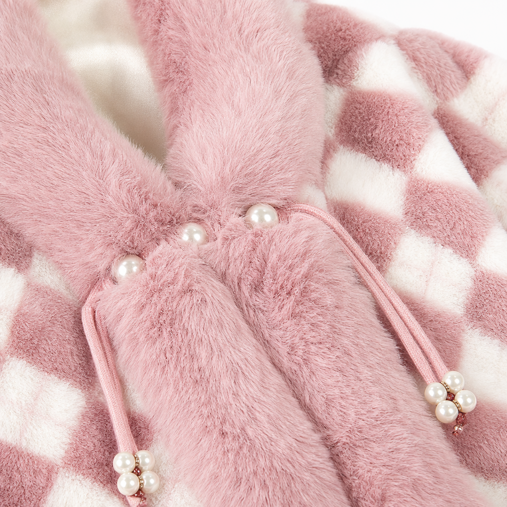 Pink checkered plush cape women's warm autumn and winter shawl coat is fashionable and casual Application Scenario