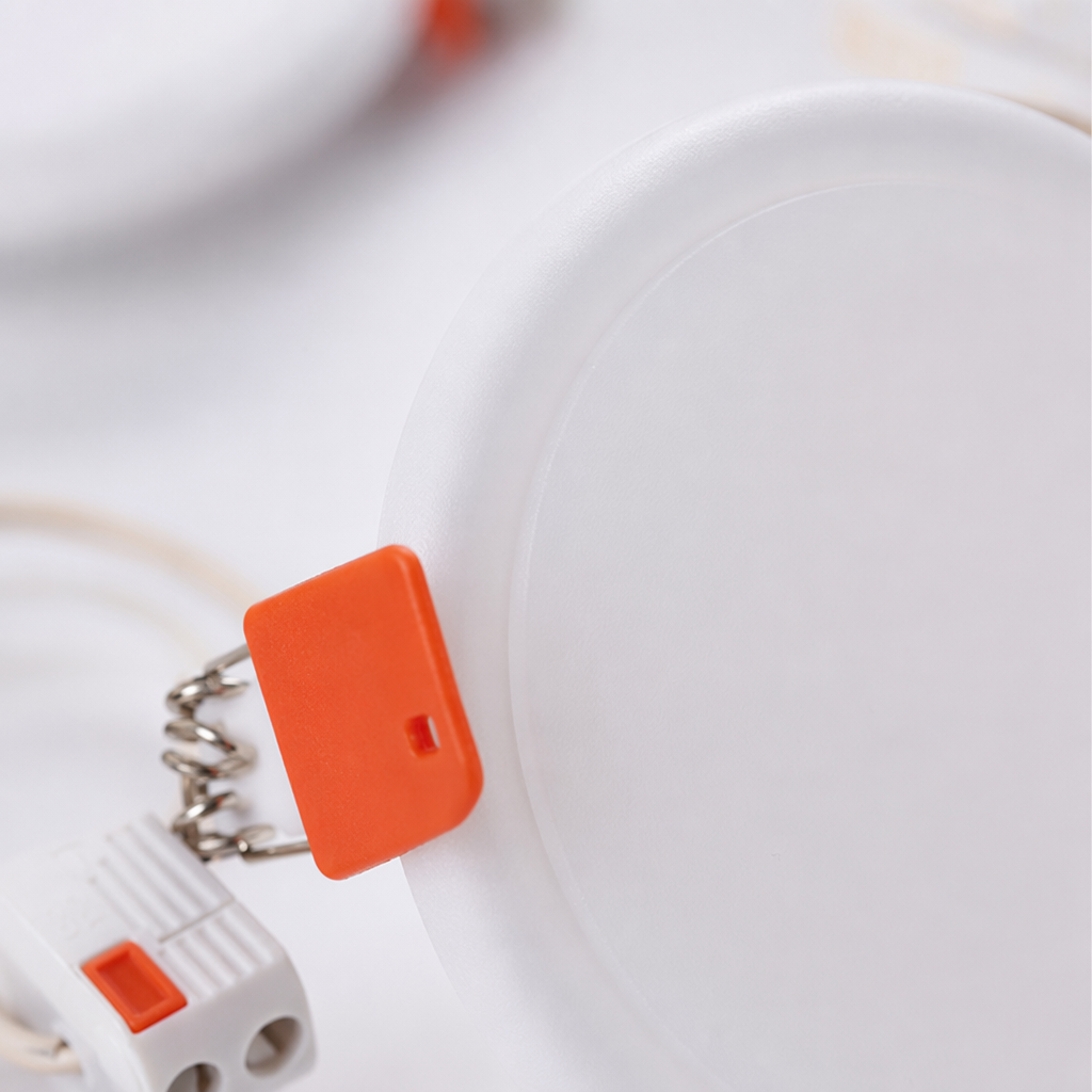 The white LED ceiling lamp is a simple and modern lighting fixture for living rooms and bedrooms Application Scenario