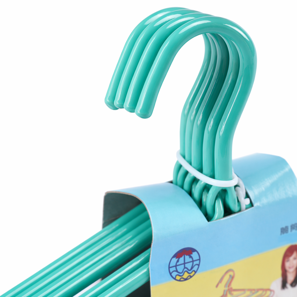 Green anti-slip clothes hanger, household multi-functional load-bearing eco-friendly plastic clothes hanger Application Scenario