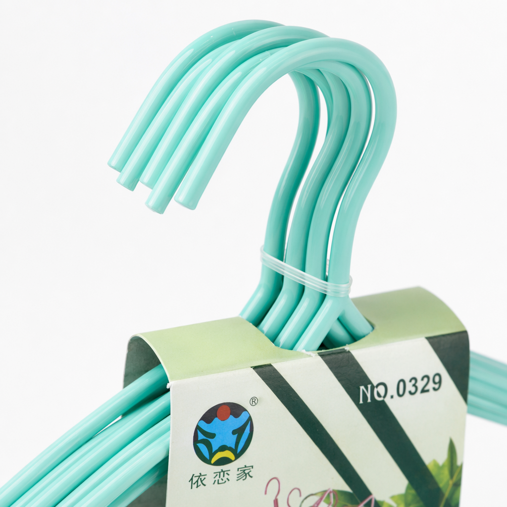 Green anti-slip hanger, household multi-functional load-bearing hanger, simple and environmentally friendly plastic hanger Application Scenario