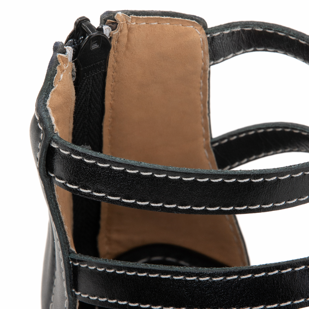 Black Roman-style sandals for women, summer breathable and casual flat sandals Application Scenario