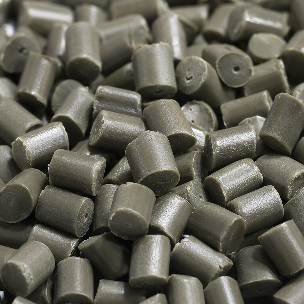 Grey granular plastic particles, industrial-grade PP polypropylene raw material, 25kg per bag Application Scenario