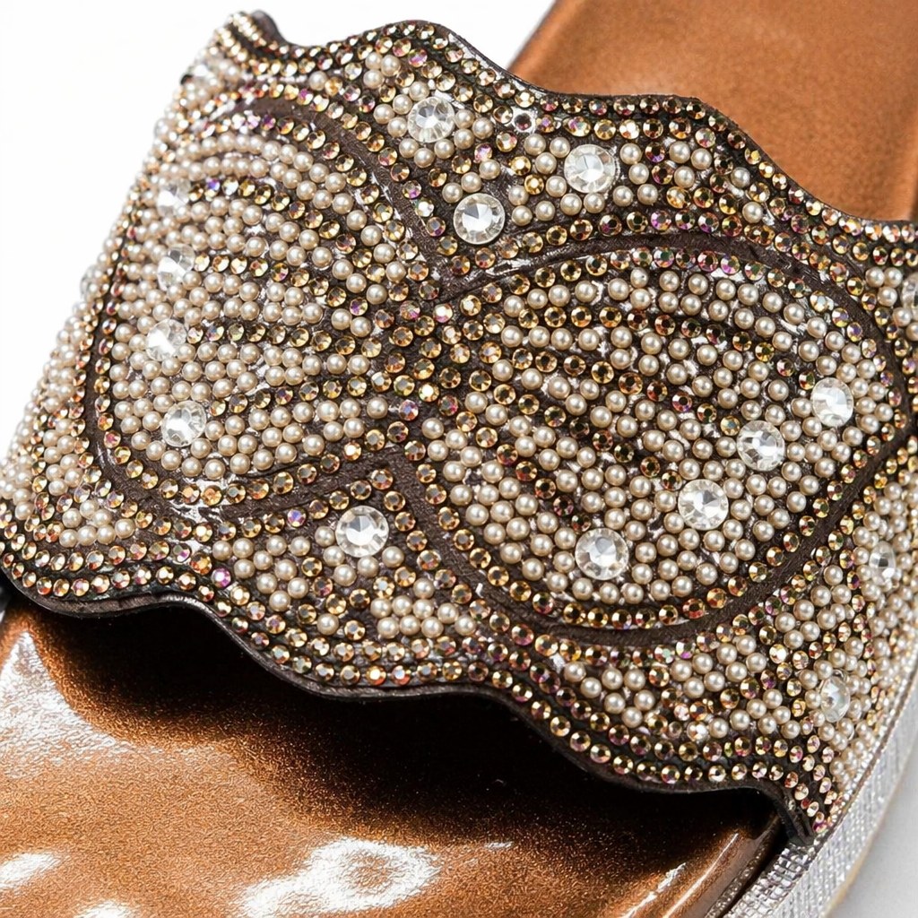 Sparkling diamond decorated ladies' slippers, summer anti-slip soft-soled home cooling slippers Application Scenario
