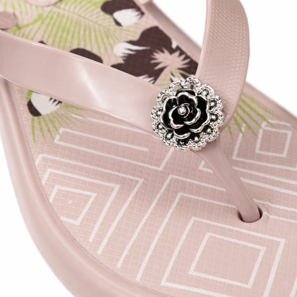 Colorful floral patterned flip-flops for women, summer style, anti-slip soft-soled casual cool slippers Application Scenario