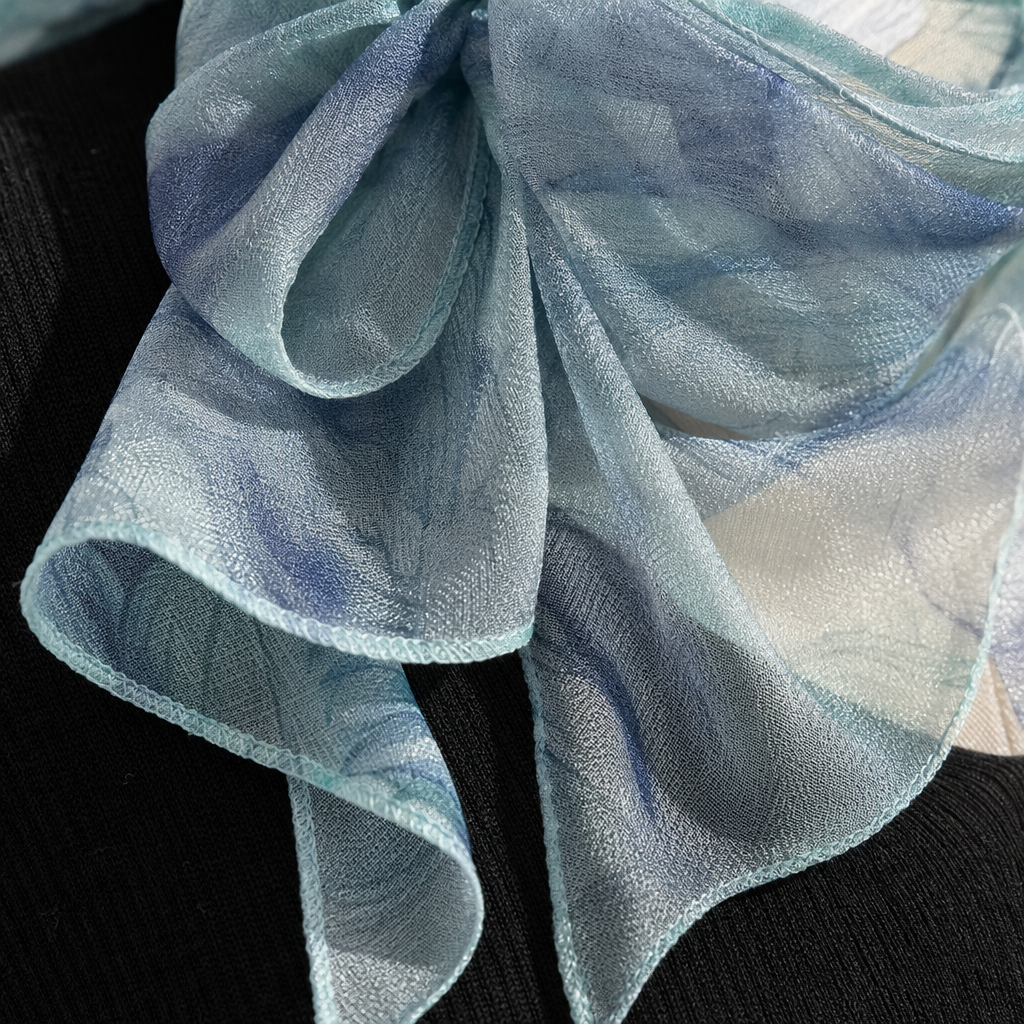 The blue-green printed silk scarf is a fashionable and versatile thin design for women in spring and summer Application Scenario
