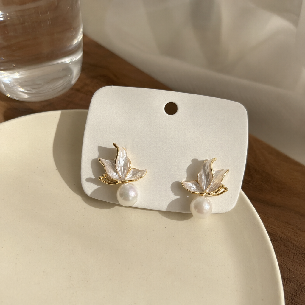 White butterfly pearl stud card earrings details Picture