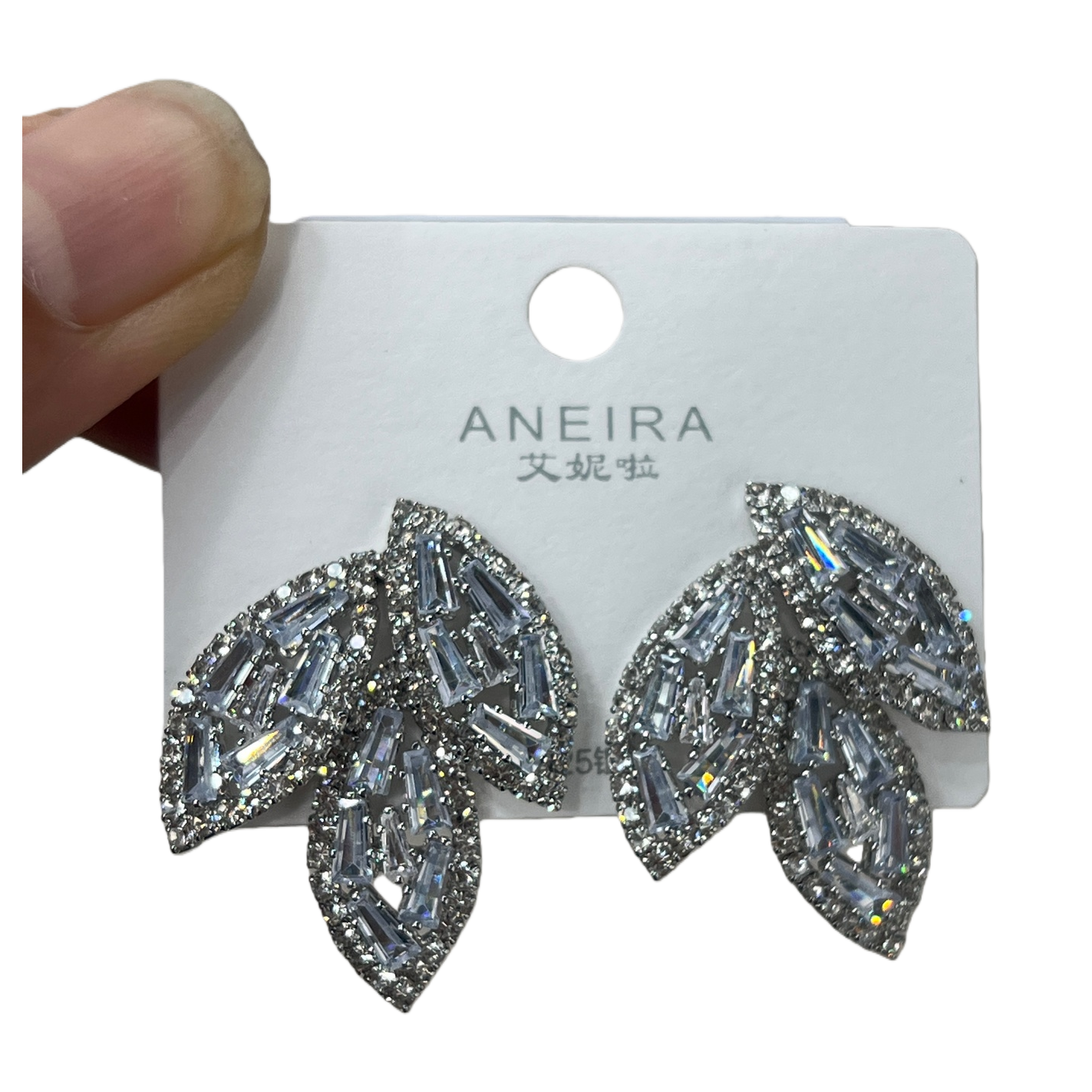 Silver leaf-shaped diamond-encrusted earrings are fashionable and light luxury earrings for women Item Picture