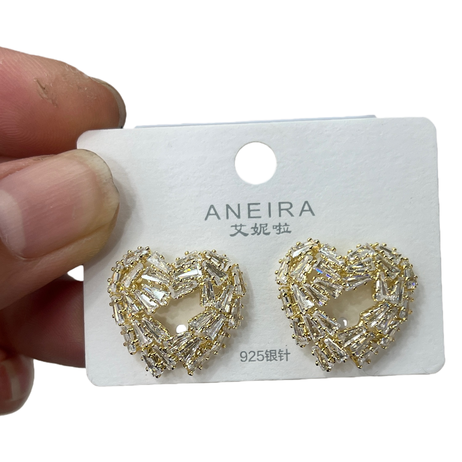 Golden heart-shaped diamond-encrusted stud earrings in white card packaging, fashionable and light luxury earrings Item Picture