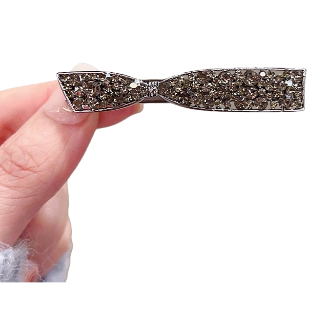 The silver diamond-encrusted bow hairpin is fashionable and exquisite, suitable for both girls and adults Item Picture