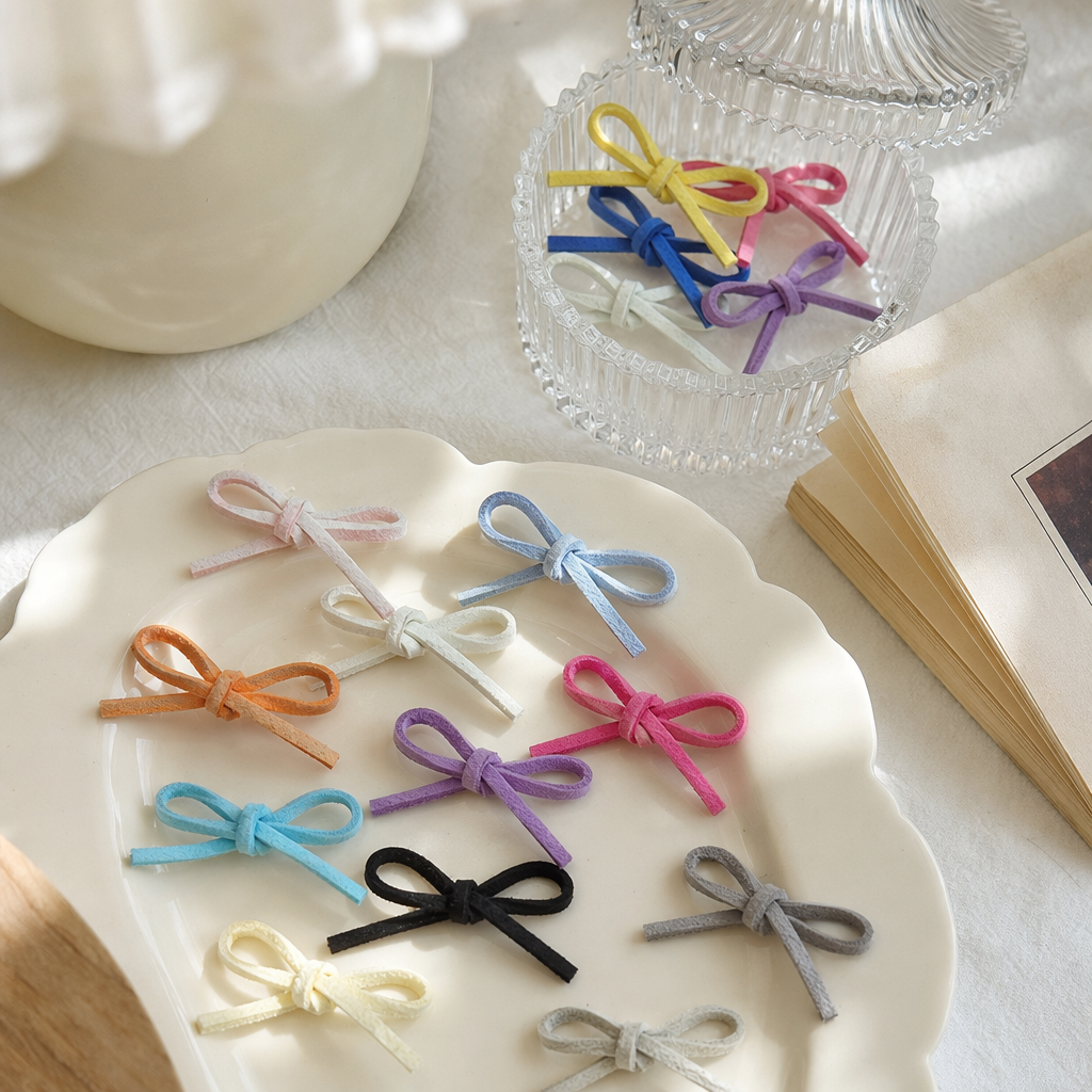 Colorful suede bow ornaments, fashionable hair accessories, headwear, clothing and hat decorative accessories details Picture
