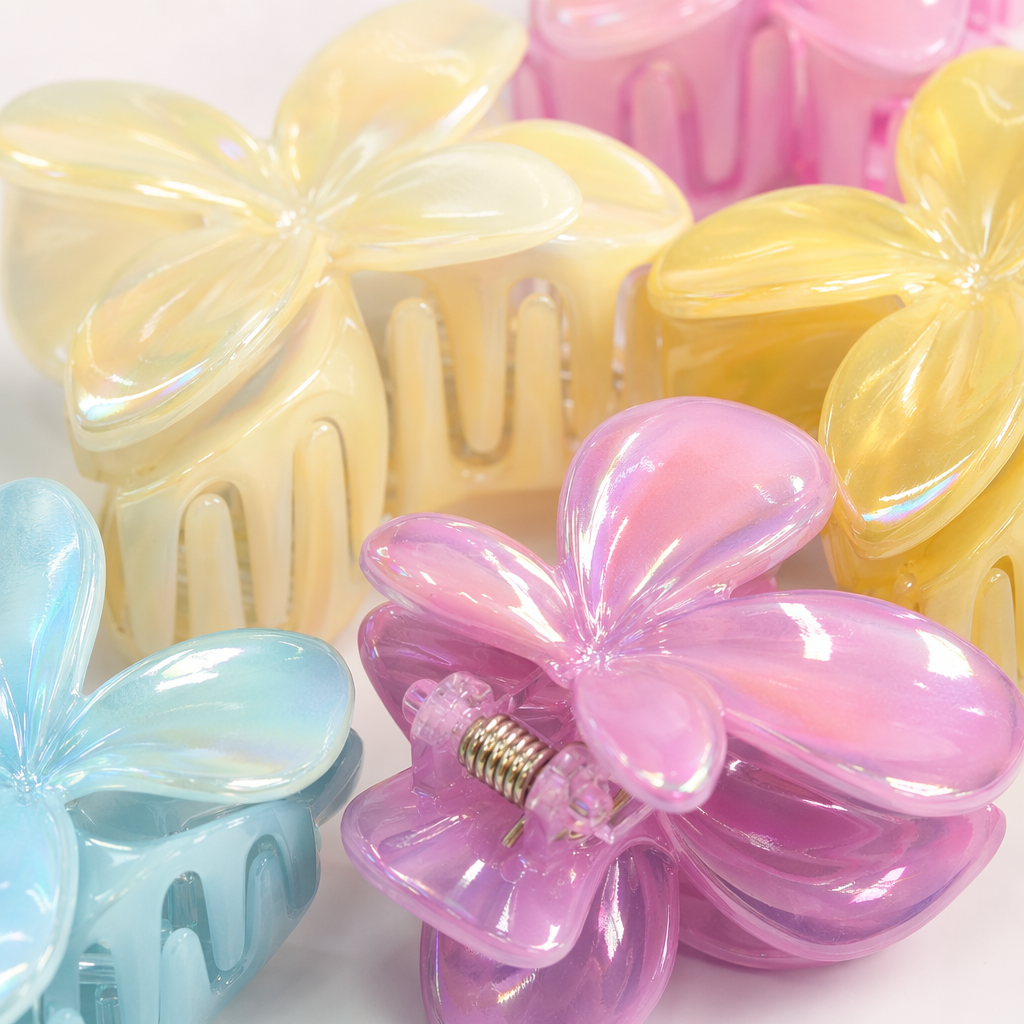 Colorful flower-shaped hair clips with fine metal teeth are anti-slip and won't damage children's hair when worn daily Application Scenario
