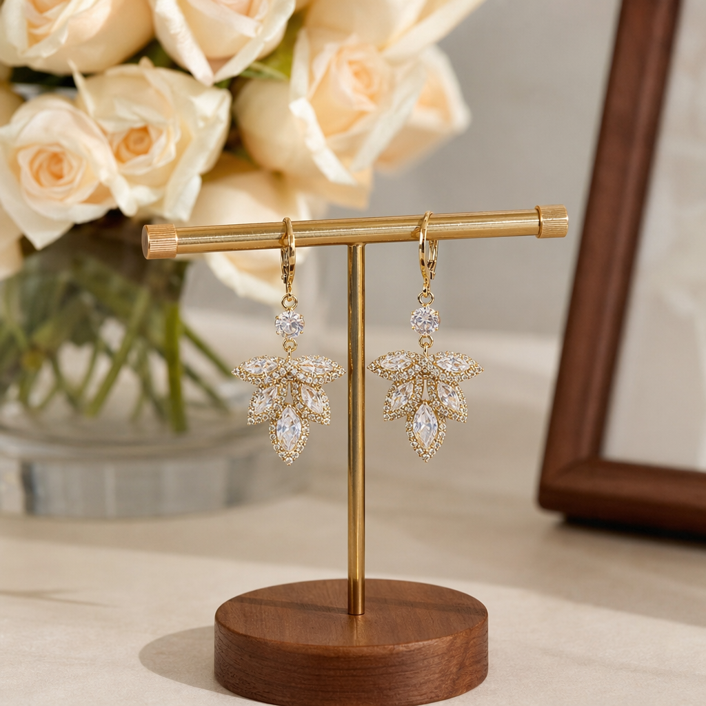 Golden diamond-encrusted leaf-shaped earrings are fashionable and light luxury earrings for women details Picture