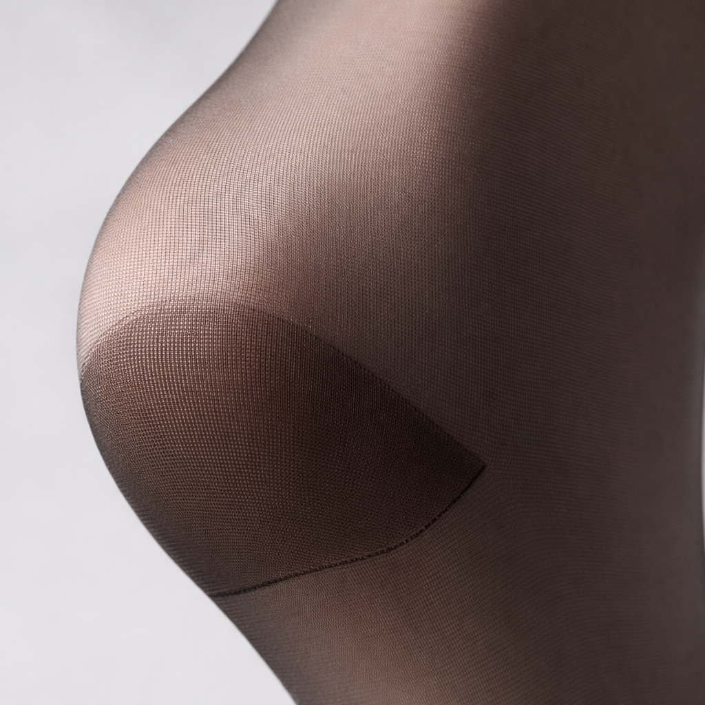 Black stockings cover the legs, slimming and form-fitting pantyhose Application Scenario