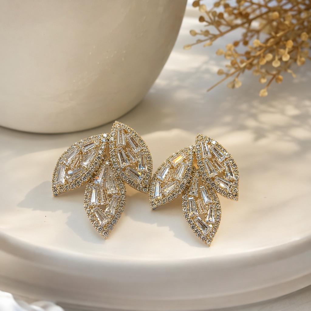 Silver leaf-shaped diamond-encrusted earrings are fashionable and light luxury earrings for women details Picture