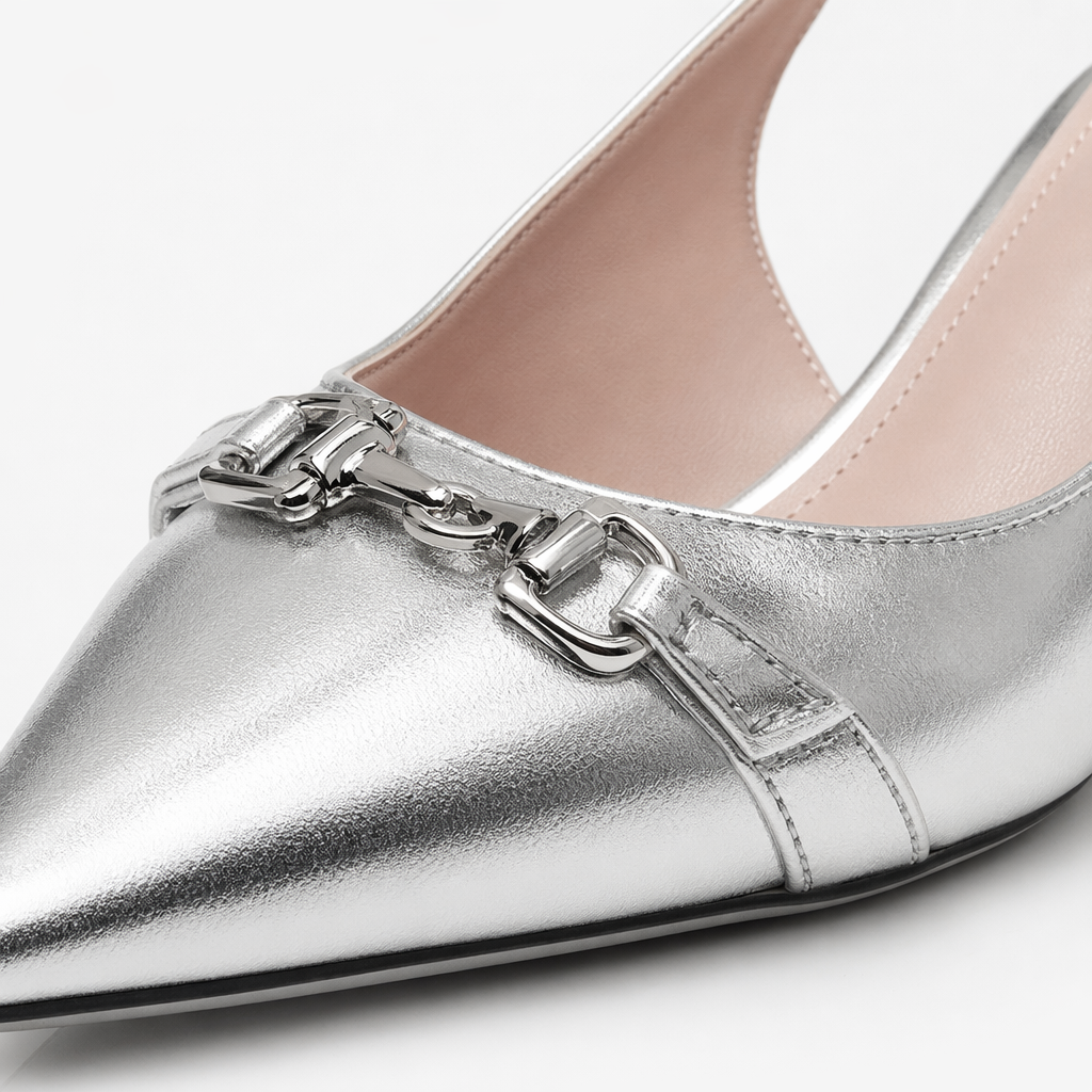 Silver high-heeled sandals for women in summer can make them look slimmer and flatter their leg lines. They are fitted with a thin one-shoulder strap Application Scenario