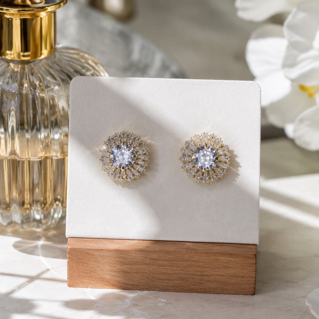 Golden diamond-encrusted ear studs are fashionable and light luxury earrings for women, exquisitely dazzling details Picture