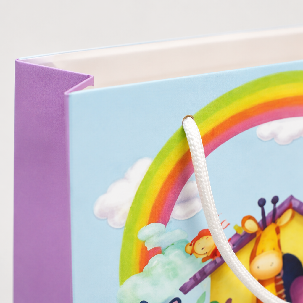 Colorful cartoon Noah's Ark gift bags for children's party hand-held paper bags are available in multiple colors Application Scenario