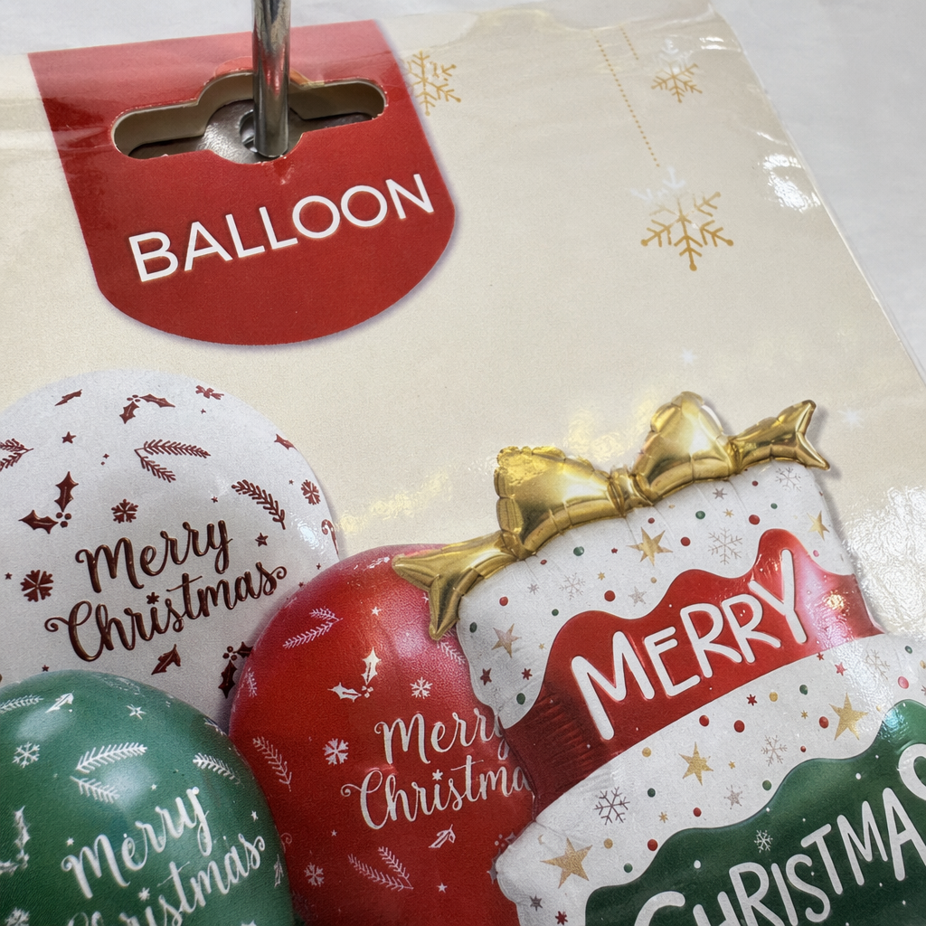 Christmas-themed balloon set in red, green and white, Merry Christmas, snowflake, Holly and golden bow Application Scenario
