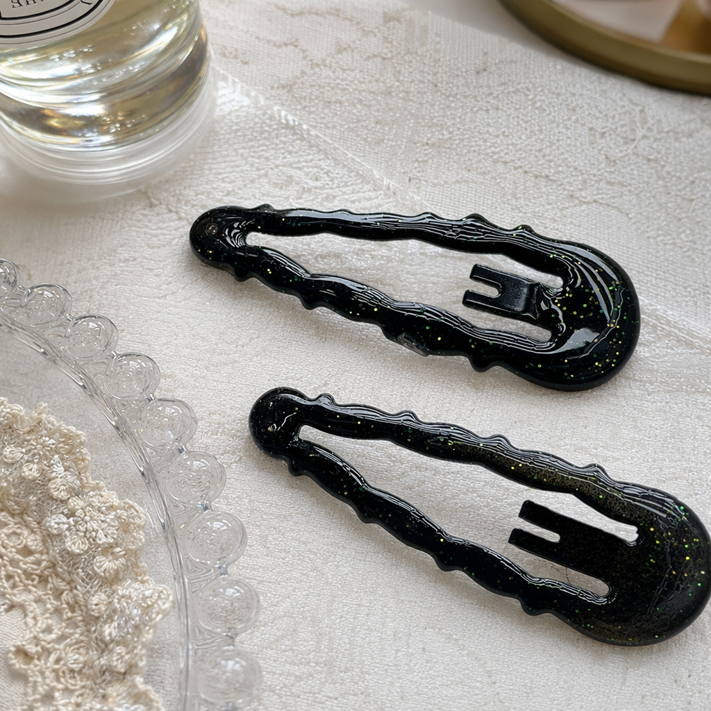 Two black glitter hair clips come with Cute girl card packaging details Picture