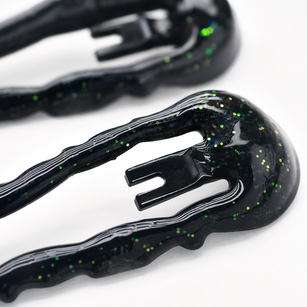 Two black glitter hair clips come with Cute girl card packaging Application Scenario