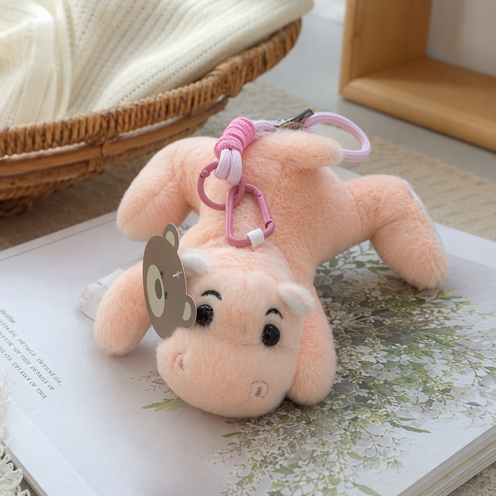 Pink plush little pig pendant, cute pet keychain, car bag decoration details Picture