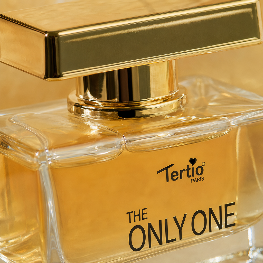 A transparent glass perfume bottle with a golden cap and a golden packaging box Application Scenario