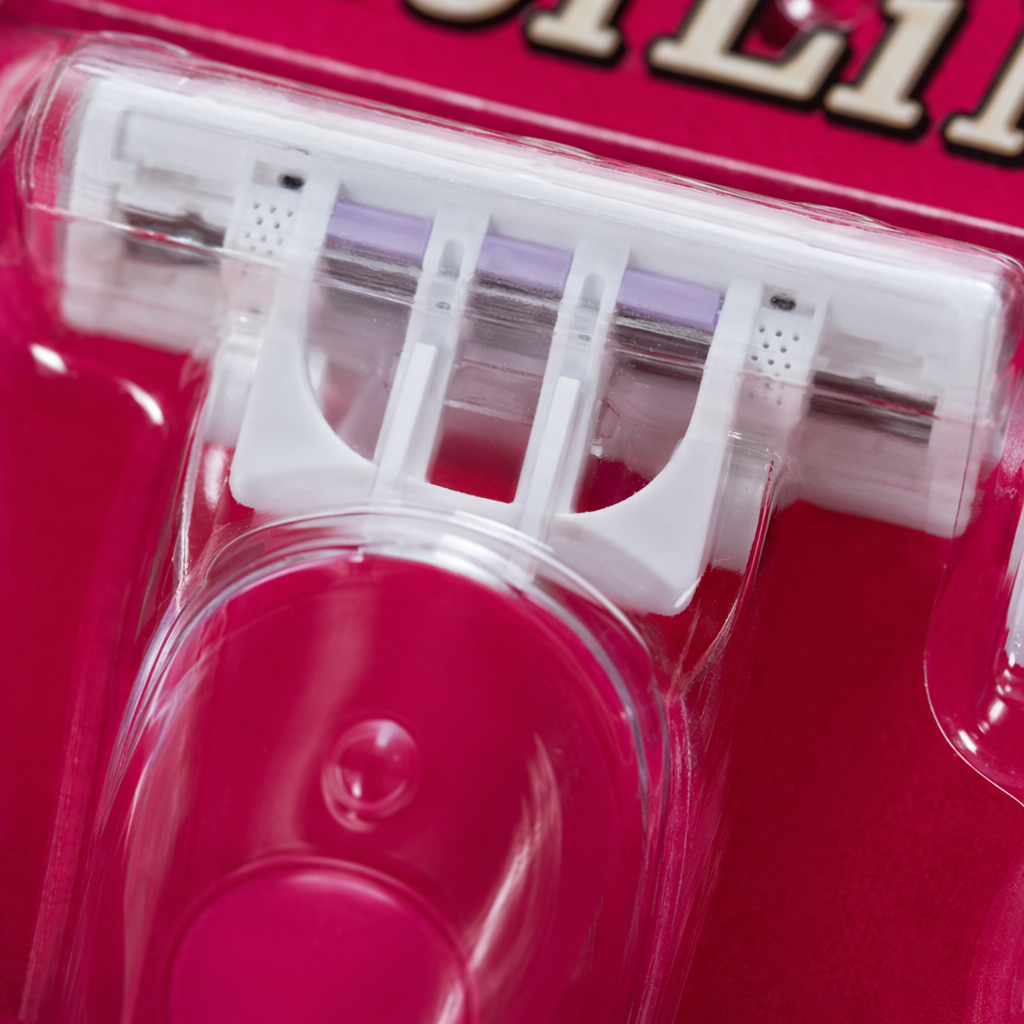 The pink packaged ladies' hair removal knife comes with 4 heads and is a portable and gentle hair removal tool Application Scenario