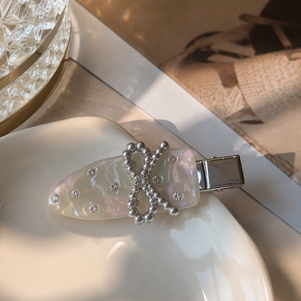 Silver beaded hair clips, mother-of-pearl oval rhinestones, bow, metal clips, red dates, HZ Korean version, handcrafted by a designer details Picture