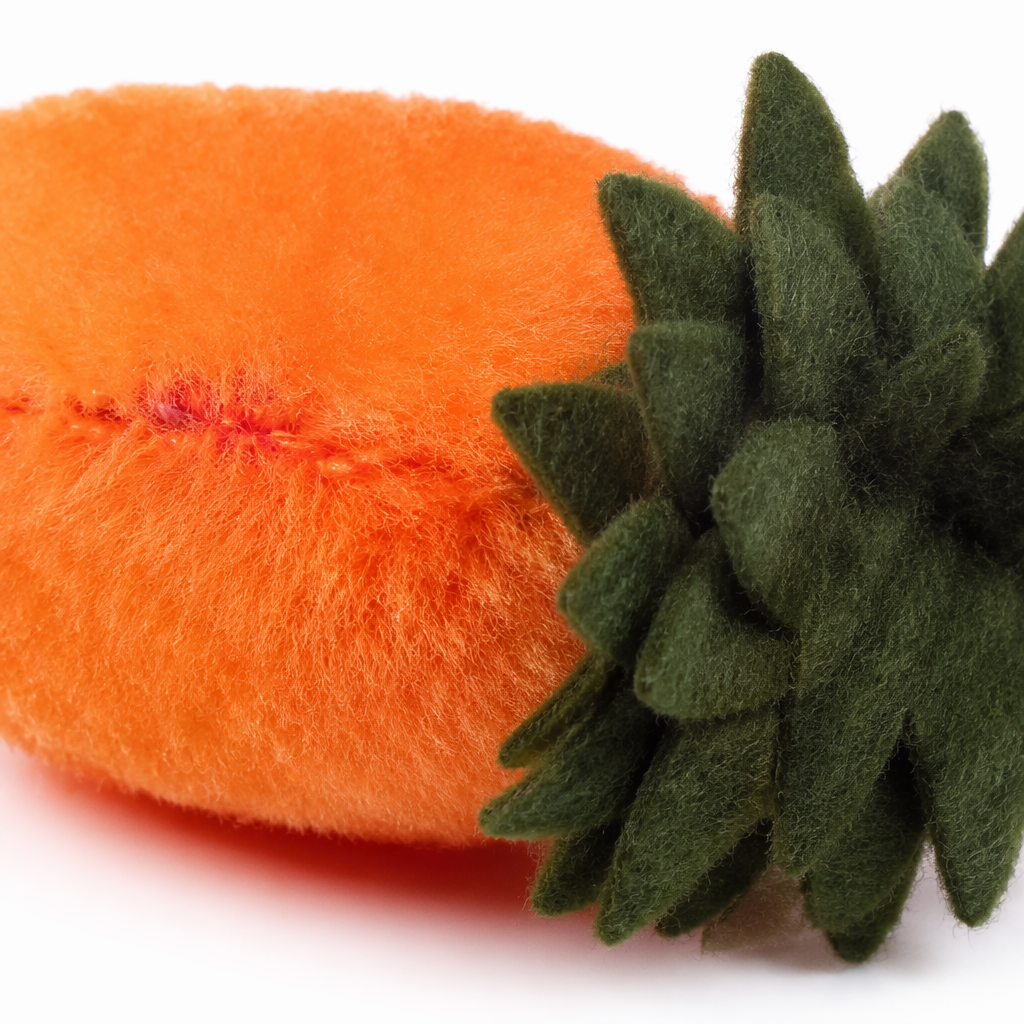 Fresh fruit gift box set with orange pineapple and red pineapple in two colors Application Scenario
